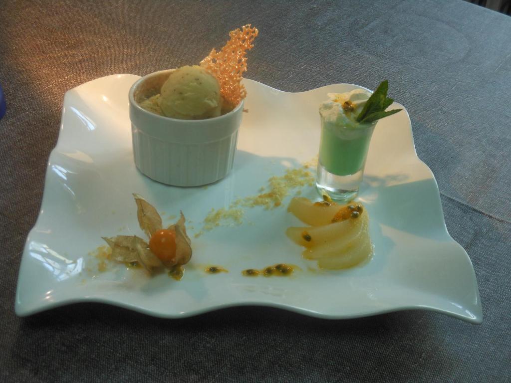 La Verte Campagne - Hotel Restaurant Trelly Exterior foto